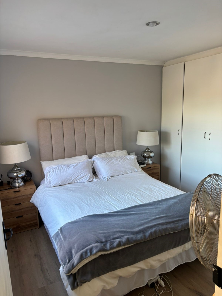 2 Bedroom Property for Sale in Uitzicht Western Cape